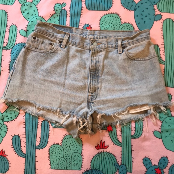 Levi’s cutoffs - Picture 2 of 4